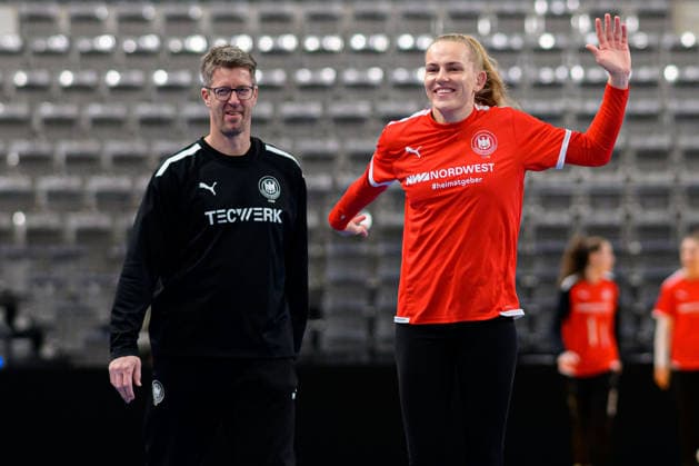 Handball, Women Germany Training Coach Markus Gaugisch Germany , Annika Lott Germany , laughing smiling good-humored grinning Stuttgart Porsche Arena Baden Württemberg Germany