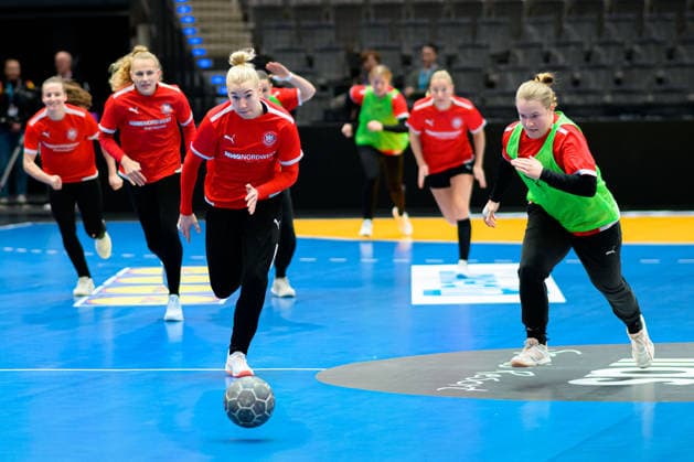 Handball, Women Germany Training Goalkeeper Katharina Filter Germany , Lisa Antl Germany Stuttgart Porsche Arena Baden Württemberg Germany