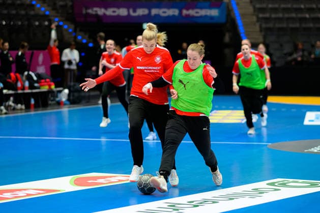 Handball, Women Germany Training Goalkeeper Katharina Filter Germany , Lisa Antl Germany playing soccer Stuttgart Porsche Arena Baden Württemberg Germany