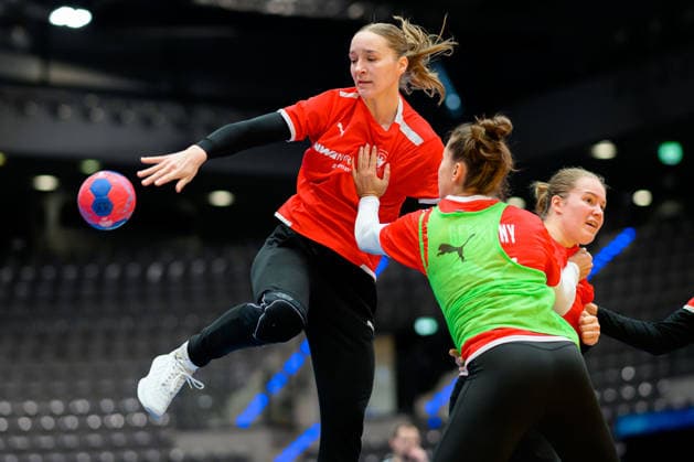 Handball, Women Germany Training Nieke Kühne Kuehne Germany , Emily Vogel Germany Stuttgart Porsche Arena Baden Württemberg Germany