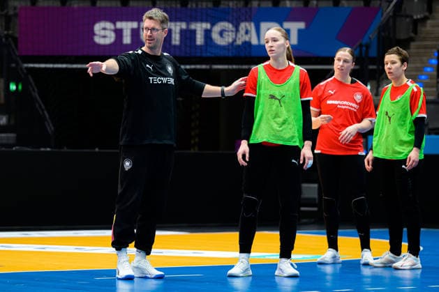 Handball, Women Germany Training Coach Markus Gaugisch Germany , Nieke Kühne Kuehne Germany , Jolina Huhnstock Germany , Alina Grijseels Germany Stuttgart Porsche Arena Baden Württemberg Germany