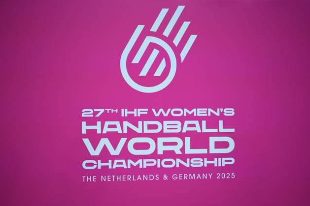 Handball, Women Germany Training Logo Handball World Championship, World Championship, Symbol, Feature Stuttgart Porsche Arena Baden Württemberg Germany