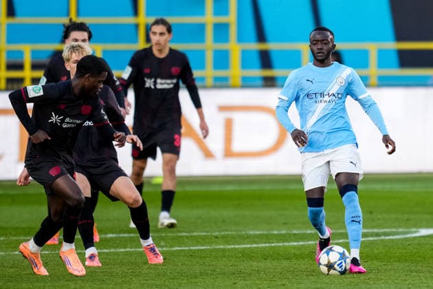 MANCHESTER, ENGLAND - NOVEMBER 25: Mahamadou Sangare of Manchester City U19 dribbles with the ball during the UEFA Youth League 2025 26 League match between Manchester City U19 and Bayer 04 Leverkusen U19 at Joie Stadium on November 25, 2025 in Manchester, England. (Photo by Rene Nijhuis) SPO  Copyright: xRenexNijhuis