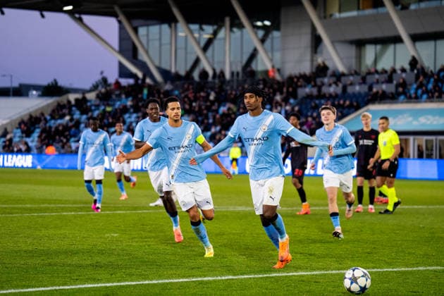 MANCHESTER, ENGLAND - NOVEMBER 25: Reigan Heskey of Manchester City U19 celebrates after scoring his team s first goal during the UEFA Youth League 2025 26 League match between Manchester City U19 and Bayer 04 Leverkusen U19 at Joie Stadium on November 25, 2025 in Manchester, England. (Photo by Rene Nijhuis) SPO  Copyright: xRenexNijhuis