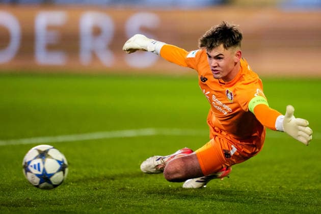 MANCHESTER, ENGLAND - NOVEMBER 25: Bayer 04 Leverkusen U19 goalkeeper Jesper Schlich dives during the UEFA Youth League 2025 26 League match between Manchester City U19 and Bayer 04 Leverkusen U19 at Joie Stadium on November 25, 2025 in Manchester, England. (Photo by Rene Nijhuis) SPO  Copyright: xRenexNijhuis