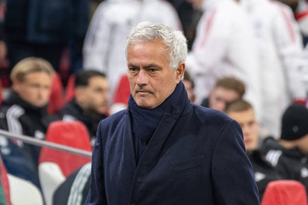 25 11 2025, Football UEFA Champions League, Season 2025 2026, Group stage, 05 Matchday, Ajax Amsterdam Benfica Lisbon at the Johan Cruijff ArenA in Amsterdam Jose Mourinho Benfica Lisbon, Coach on his way to the bench Photo Kirchner Media Thomas Haesler Copyright: xKirchner-Media ThomasxHaeslerx