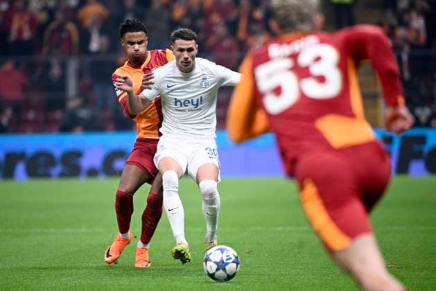 Galatasaray v Royale Union Saint-Gilloise - UEFA Champions League ISTANBUL, TURKEY - NOVEMBER 25 : Jakobs Ismail defender of Galatasaray and Florucz Raul Alexander forward of Union Saint-Gilloise during the UEFA Champions League 2025 26 League Phase MD5 match between Galatasaray and Royale Union Saint-Gilloise on November 25, 2025 in Istanbul, Turkey, 25 11 2025 Istanbul Turkey  Copyright: xPeterxDexVoechtx