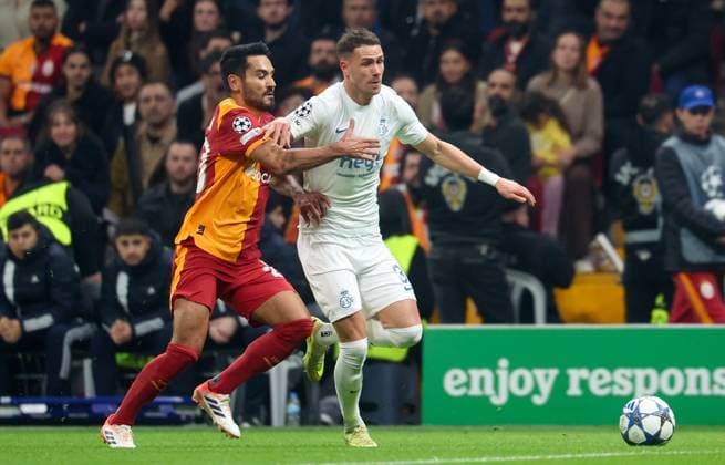 Galatasaray s Ilkay Gundogan and Union s Raul Florucz fight for the ball during a soccer game between Turkish Galatasaray SK and Belgian Royale Union Saint-Gilloise on Tuesday 25 November 2025 in Istanbul, Turkey, on day 5 of the League phase of the UEFA Champions League tournament. VIRGINIExLEFOUR  x144202326x