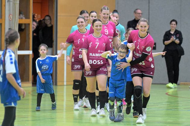 Entrance TusSies Metzingen TusSies Metzingen vs Brazil, handball, test match, season 2025 2026, 25 11 2025 TusSies Metzingen vs Brazil, handball, test match, season 2025 2026, 25 11 2025 Holzgerlingen Copyright: xEibner-Pressefoto TobiasxBaurx EP_TBR