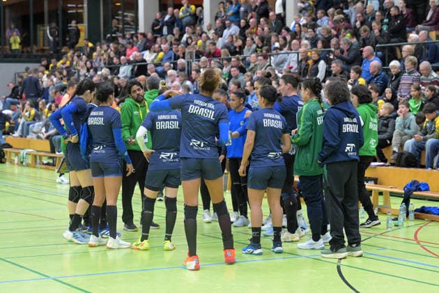 Time Out Brasilien TusSies Metzingen vs. Brasilien, Handball, Testspiel, Saison 2025 2026, 25.11.2025 TusSies Metzingen vs. Brasilien, Handball, Testspiel, Saison 2025 2026, 25.11.2025 Holzgerlingen Copyright: xEibner-Pressefoto TobiasxBaurx EP_TBR