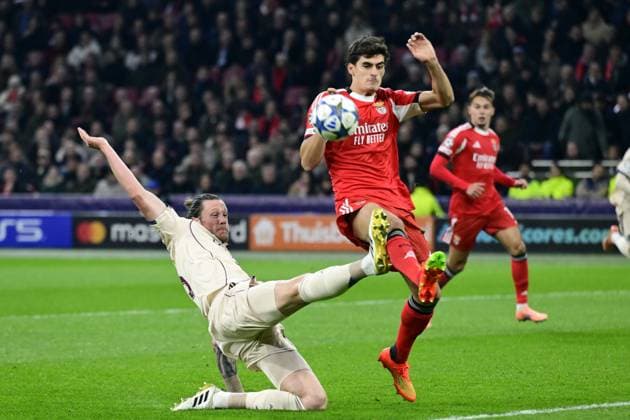 AMSTERDAM (l-r) Wout Weghorst of AFC Ajax, Antonio Silva of Benfica during the Champions League match between AFC Ajax and Benfica at the Johan Cruijff ArenA on November 25, 2025, in Amsterdam, Netherlands. ANP OLAF KRAAK UEFA Champions League Matchday 5 2025-2026 xVIxANPxSportx xxANPxIVx 543051378 originalFilename: 543051378.jpg