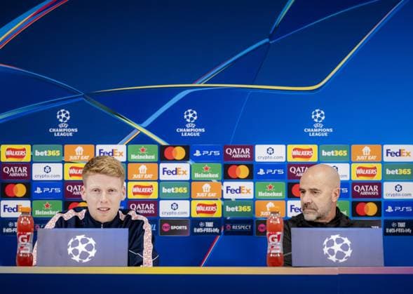 LIVERPOOL - Jerdy Schouten and PSV Coach Arne Slot (l-r) during the MD-1 press conference, PK, Pressekonferenz prior to the Champions League match against Liverpool FC at Anfield Stadium on November 25, 2025, in Liverpool, United Kingdom. ANP SEM VAN DER WAL UEFA Champions League 2025-2026 xVIxANPxSportx xxANPxIVx 543051954 originalFilename: 543051954.jpg