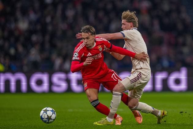 AMSTERDAM , 25-11-2025 , JohanCruyff Arena , season 2025 2026 , UEFA Champions League football , League phase Matchday 5 , match between Ajax and Benfica , picture shows Ajax player Kenneth Taylor vs Benfica player Amar Dedic Ajax - Benfica  x32194860x Copyright: