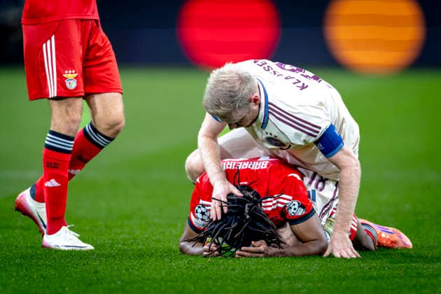 SL Benfica midfielder Leandro Barreiro, AFC Ajax Amsterdam midfielder Davy Klaassen during the match FOOTBALL CHAMPIONS LEAGUE AJAX vs BENFICA at the Johan Cruijff ArenA for the Champions League phase Matchday 5 season 2025 2026 in AMSTERDAM, Netherlands on 25 November 2025, photo by Stefan Koops EYE4images DeFodi Images