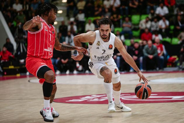 Hapoel s Chris Jones in action against Real Madrid s Facundo Campazzo during the Euroleague game between Hapoel IBI Tel Aviv vs Real Madrid - Arena Botevgrad in Botevgrad, Bulgaria on November 25, 2025  Copyright: xIvanxSxIvanov IPAxSportx xipa-agency.netx xx IPA_68371678 IPA_Agency_IPA68371678