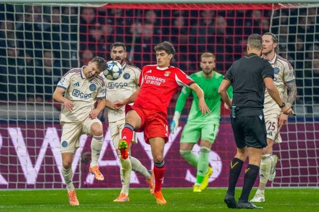 AMSTERDAM , 25-11-2025 , JohanCruyff Arena , season 2025 2026 , UEFA Champions League football , League phase Matchday 5 , match between Ajax and Benfica , picture shows Ajax player Youri Regeer Ajax - Benfica  x32195069x Copyright: