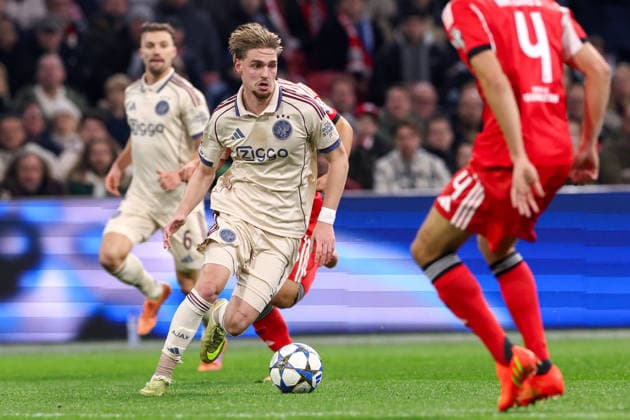 2025-11-25 AFC Ajax v SL Benfica - UEFA Champions League 2025 26 League Phase MD5 AMSTERDAM, NETHERLANDS - NOVEMBER 25: Kenneth Taylor of AFC Ajax runs with the ball during the UEFA Champions League 2025 26 League Phase MD5 match between AFC Ajax and SL Benfica at Johan Cruyff Arena on November 25, 2025 in Amsterdam, Netherlands. Amsterdam Johan Cruyff Arena Netherlands Content not available for redistribution in The Netherlands directly or indirectly through any third parties. Copyright: xBenxGalx
