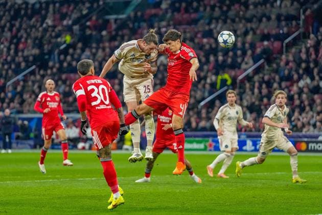 AMSTERDAM , 25-11-2025 , JohanCruyff Arena , season 2025 2026 , UEFA Champions League football , League phase Matchday 5 , match between Ajax and Benfica , picture shows Ajax player Wout Weghorst vs Benfica player Antonio Silva Ajax - Benfica  x32195265x Copyright: