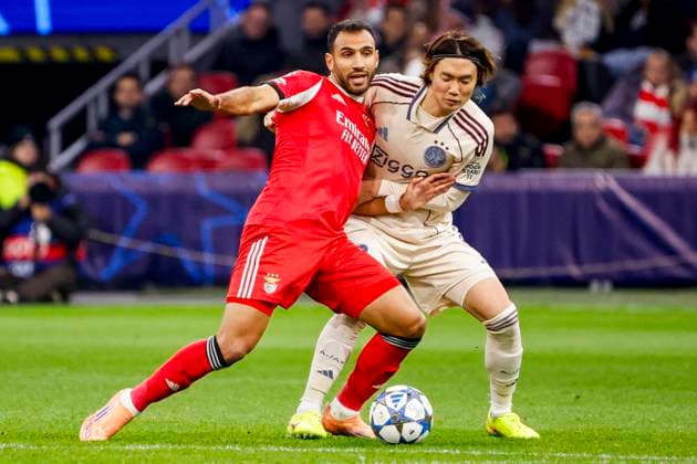 Vangelis Pavlidis of Benfica and Ko Itakura of AFC Ajax battle for the ball AFC Ajax v SL Benfica, UEFA Champions League 2025 26 League Phase MD5, AFC Ajax v SL Benfica, Johan Cruijff Arena, November 25, 2025, Amsterdam, Netherlands.