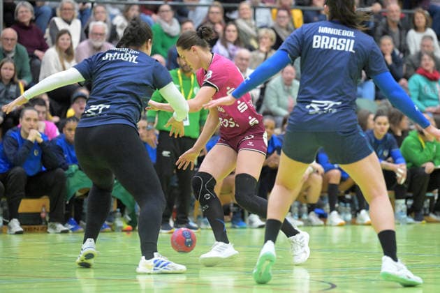 Ida Gaugisch TusSies Metzingen, 15 vs Marcela Santos Arounian Brazil, 36 TusSies Metzingen vs Brazil, handball, test match, season 2025 2026, 25 11 2025 TusSies Metzingen vs Brazil, handball, test match, season 2025 2026, 25 11 2025 Holzgerlingen Copyright: xEibner-Pressefoto TobiasxBaurx EP_TBR