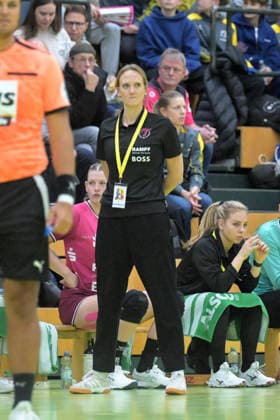 Miriam Hirsch TusSies Metzingen, coach TusSies Metzingen vs Brazil, handball, test match, season 2025 2026, 25 11 2025 TusSies Metzingen vs Brazil, handball, test match, season 2025 2026, 25 11 2025 Holzgerlingen Copyright: xEibner-Pressefoto TobiasxBaurx EP_TBR
