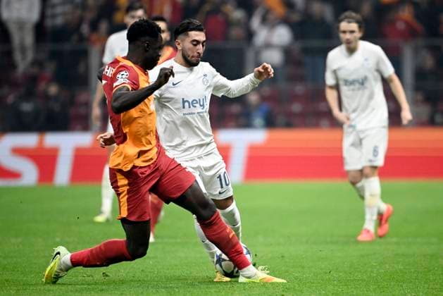 Galatasaray v Royale Union Saint-Gilloise - UEFA Champions League ISTANBUL, TURKEY - NOVEMBER 25 : Sanchez Davinson defender of Galatasaray and Ait El Hadj Anouar midfielder of Union Saint-Gilloise during the UEFA Champions League 2025 26 League Phase MD5 match between Galatasaray and Royale Union Saint-Gilloise on November 25, 2025 in Istanbul, Turkey, 25 11 2025 Istanbul Turkey  Copyright: xPeterxDexVoechtx