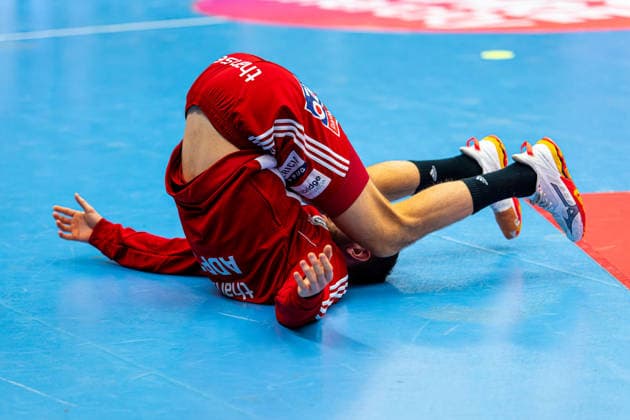 Fredrik Mossestad Fredericia Handboldklub, Nr 20 L R , TSV Hannover Burgdorf orange against Fredericia Handboldklub white 5 Matchday of Group Matches EHF European League 2025 2026 25 11 2025, Swiss Life Hall Hannover, GER , Copyright: xJanxGuentherx xTSVxHannover-Burgdorfx