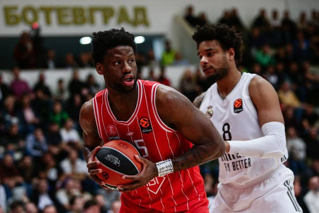 Hapoel s Daniel Oturu in action against Real Madrid s Chuma Okeke during the Euroleague game between Hapoel IBI Tel Aviv vs Real Madrid - Arena Botevgrad in Botevgrad, Bulgaria on November 25, 2025  Copyright: xIvanxSxIvanov IPAxSportx xipa-agency.netx xx IPA_68373055 IPA_Agency_IPA68373055
