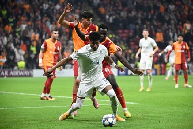 Galatasaray v Royale Union Saint-Gilloise - UEFA Champions League ISTANBUL, TURKEY - NOVEMBER 25 : Unyay Arda defender of Galatasaray, Rodriguez Cortez Kevin Jose forward of Union Saint-Gilloise and Sanchez Davinson defender of Galatasaray during the UEFA Champions League 2025 26 League Phase MD5 match between Galatasaray and Royale Union Saint-Gilloise on November 25, 2025 in Istanbul, Turkey, 25 11 2025 Istanbul Turkey  Copyright: xPeterxDexVoechtx