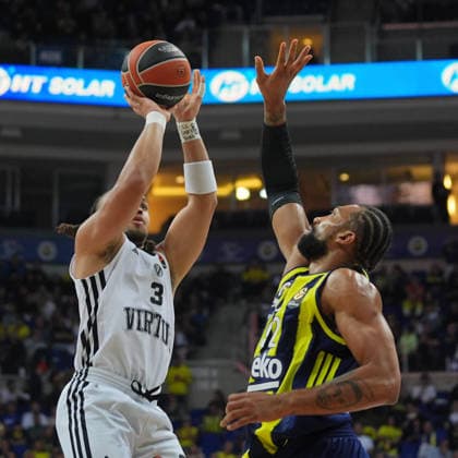 Fenerbahce Beko v Virtus Bologna - EuroLeague ISTANBUL, TURKIYE – NOVEMBER 25: Fenerbahce Beko player Khem Birch (R) challenges Virtus Bologna player Scottie Wilbekin (L) during a play in the EuroLeague week 13 match between Fenerbahce Beko and Virtus Bologna at Ulker Sports and Event Hall in Istanbul, Turkiye on November 25, 2025. Adem Kutucu Anadolu Istanbul Turkey. Editorial use only. Please get in touch for any other usage.  Copyright: x2025xAnadoluxAdemxKutucux