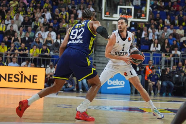 Fenerbahce Beko v Virtus Bologna - EuroLeague ISTANBUL, TURKIYE – NOVEMBER 25: Fenerbahce Beko player Khem Birch (R) challenges Virtus Bologna player Scottie Wilbekin (L) during a play in the EuroLeague week 13 match between Fenerbahce Beko and Virtus Bologna at Ulker Sports and Event Hall in Istanbul, Turkiye on November 25, 2025. Adem Kutucu Anadolu Istanbul Turkey. Editorial use only. Please get in touch for any other usage.  Copyright: x2025xAnadoluxAdemxKutucux