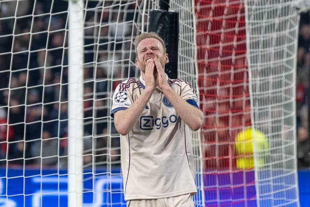 25 11 2025, Football UEFA Champions League, Season 2025 2026, Group stage, Matchday 05, Ajax Amsterdam Benfica Lisbon at the Johan Cruijff ArenA in Amsterdam Davy Klaassen Ajax Amsterdam, 18 annoyed about a missed chance Photo Kirchner Media Thomas Haesler Copyright: xKirchner-Media ThomasxHaeslerx