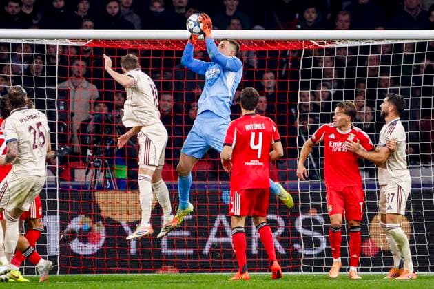 goalkeeper Anatoliy Trubin of Benfica catch the ball AFC Ajax v SL Benfica, UEFA Champions League 2025 26 League Phase MD5, AFC Ajax v SL Benfica, Johan Cruijff Arena, November 25, 2025, Amsterdam, Netherlands.