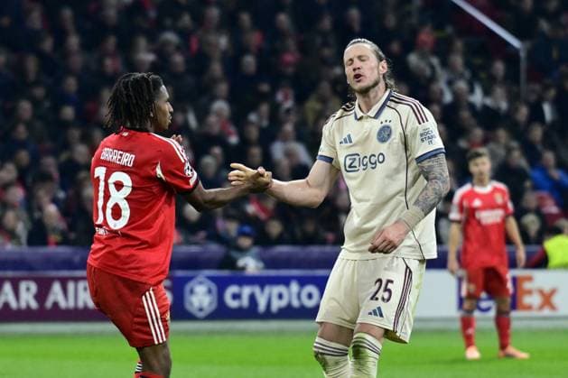 AMSTERDAM - (l-r) Leandro Barreiro of Benfica, Wout Weghorst of AFC Ajax during the Champions League match between AFC Ajax and Benfica at the Johan Cruijff ArenA on November 25, 2025, in Amsterdam, Netherlands. ANP OLAF KRAAK UEFA Champions League Matchday 5 2025-2026 xVIxANPxSportx xxANPxIVx 543058179 originalFilename: 543058179.jpg