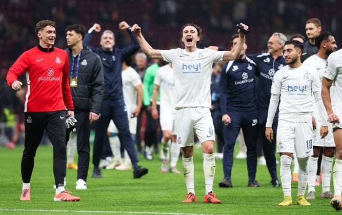 Union s Kamiel Van De Perre celebrates after winning a soccer game between Turkish Galatasaray SK and Belgian Royale Union Saint-Gilloise on Tuesday 25 November 2025 in Istanbul, Turkey, on day 5 of the League phase of the UEFA Champions League tournament. VIRGINIExLEFOUR  x144222321x