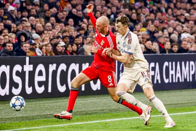 Fredrik Aursnes of Benfica and Youri Baas of AFC Ajax battle for the ball AFC Ajax v SL Benfica, UEFA Champions League 2025 26 League Phase MD5, AFC Ajax v SL Benfica, Johan Cruijff Arena, November 25, 2025, Amsterdam, Netherlands.