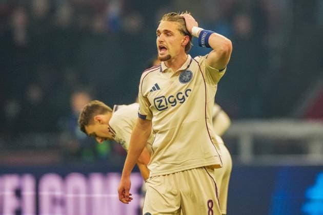 AMSTERDAM , 25-11-2025 , JohanCruyff Arena , season 2025 2026 , UEFA Champions League football , League phase Matchday 5 , match between Ajax and Benfica , picture shows Ajax player Kenneth Taylor is dejected after losing the match 0-2 Ajax - Benfica  x32196706x Copyright:
