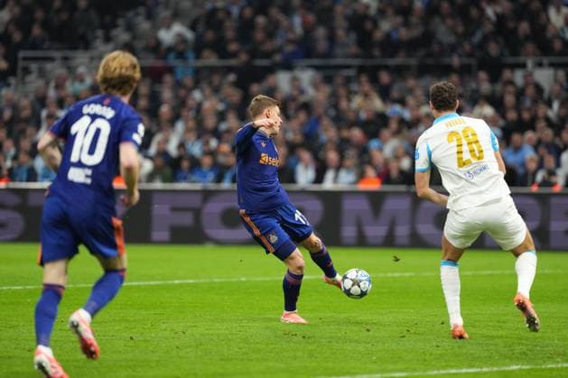 Harvey Barnes of Newcastle puts his side 1-0 ahead Marseille v Newcastle United, UEFA Champions League, Group Stage, Football, Orange Velodrome, Marseille, France- 25 Nov 2025Marseille Orange Vélodrome France EDITORIAL USE ONLY No use with unauthorised audio, video, data, fixture lists, club league logos or live services. Online in-match use limited to 120 images, no video emulation. No use in betting, games or single club league player publications.  Copyright: xDavexWinter Shutterstockx 15918266ab