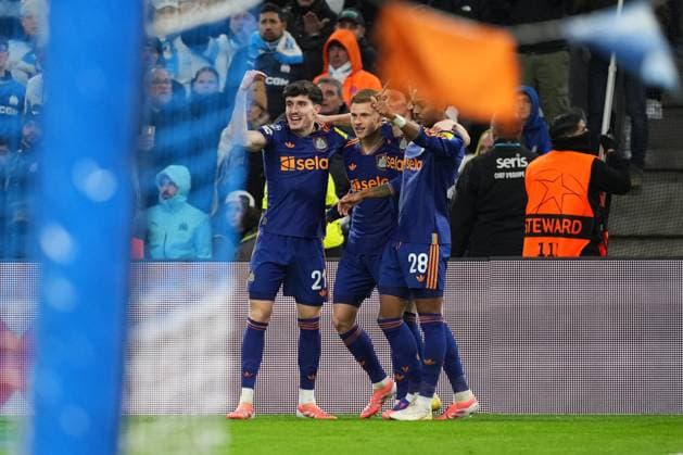 Harvey Barnes of Newcastle is congratulated after he puts his side 1-0 ahead Marseille v Newcastle United, UEFA Champions League, Group Stage, Football, Orange Velodrome, Marseille, France- 25 Nov 2025Marseille Orange Vélodrome France EDITORIAL USE ONLY No use with unauthorised audio, video, data, fixture lists, club league logos or live services. Online in-match use limited to 120 images, no video emulation. No use in betting, games or single club league player publications.  Copyright: xDavexWinter Shutterstockx 15918266af