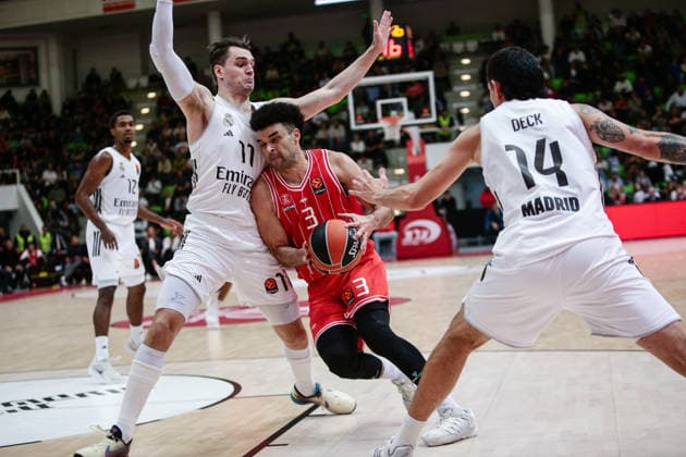 Hapoel s Elijah Bryant in action against Real Madrid s Mario Hezonja during the Euroleague game between Hapoel IBI Tel Aviv vs Real Madrid - Arena Botevgrad in Botevgrad, Bulgaria on November 25, 2025  Copyright: xIvanxSxIvanov IPAxSportx xipa-agency.netx xx IPA_68376608 IPA_Agency_IPA68376608