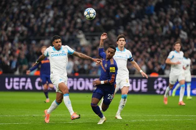 Joe Willock of Newcastle and Emerson of Marseille Marseille v Newcastle United, UEFA Champions League, Group Stage, Football, Orange Velodrome, Marseille, France- 25 Nov 2025Marseille Orange Vélodrome France EDITORIAL USE ONLY No use with unauthorised audio, video, data, fixture lists, club league logos or live services. Online in-match use limited to 120 images, no video emulation. No use in betting, games or single club league player publications.  Copyright: xDavexWinter Shutterstockx 15918266ak