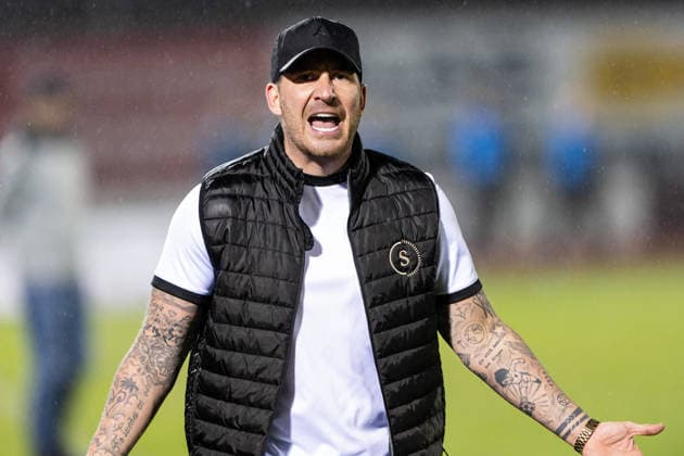 Pascal Reinhardt SG Sonnenhof Grossaspach, Coach dissatisfied, TSG Balingen vs SG Sonnenhof Grossaspach, Football, Regionalliga Suedwest, Matchday 18, Season 2025 2026, 25 11 2025, Eibner Pressefoto Andreas Ulmer TSG Balingen vs SG Sonnenhof Grossaspach, Football, Regionalliga Suedwest, Matchday 18, Season 2025 2026, 25 11 2025, Balingen Copyright: xEibner-Pressefoto AndreasxUlmerx EP_AUR