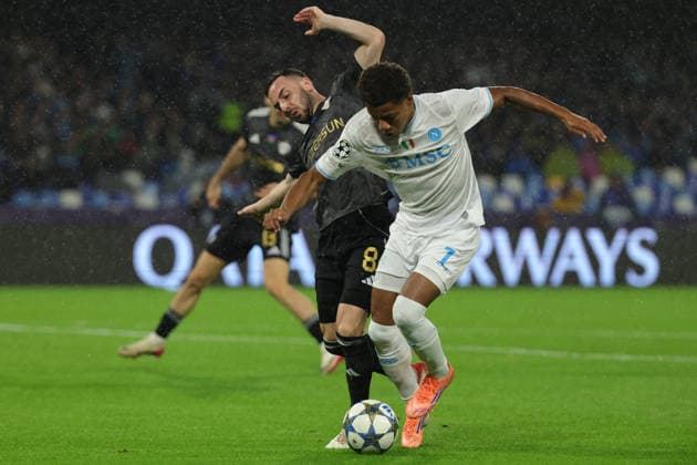 Napoli s David Neres during the UEFA Champions League football match between Napoli vs Qarabag - Champions League 2025 2026 - Diego Armando Maradona stadium November 25, 2025 Naples, Italy soccer  Copyright: xAlessandroxGarofalo LaPressex