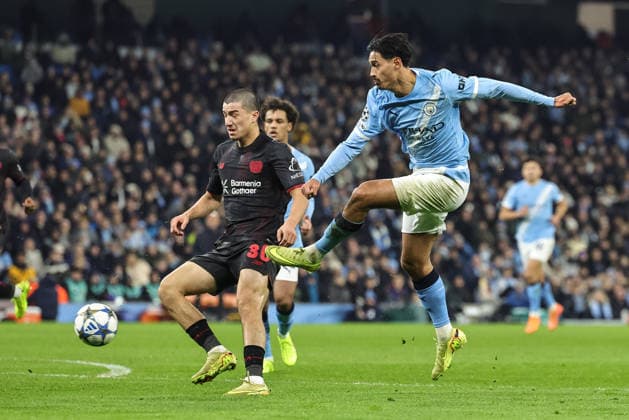 UEFA Champions League Matchday 5 of 8 Manchester City v Bayer 04 Leverkusen Tijjani Reijnders of Manchester City shoots on goal during the UEFA Champions League Matchday 5 of 8 Manchester City v Bayer 04 Leverkusen at City of Manchester Stadium, Manchester, United Kingdom, 25th November 2025 (Photo by Mark Cosgrove News Images) Manchester City of Manchester Stadium Manchester United, ManU Kingdom Copyright: xMarkxCosgrove NewsxImagesx