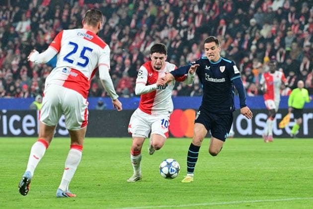 From left Christos Zafeiris of Slavia, Gorka Guruzeta of Bilbao in action during the Football Champions League, 5th round match: Slavia Prague vs Athletic Bilbao in Prague, Czech Republic, November 25, 2025. (CTKxPhoto RomanxVondrous) CTKPhotoP2025112507643  CTKPhotoP2025112507643