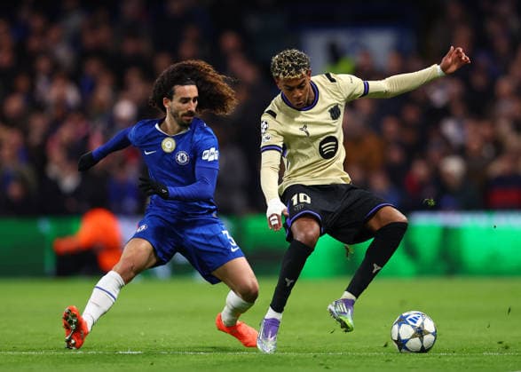 London, England, 25th November 2025. Marc Cucurella of Chelsea with Lamine Yamal of FC Barcelona, Barca during the Chelsea vs FC Barcelona UEFA Champions League match at Stamford Bridge, London. Picture credit should read: Paul Terry Sportimage EDITORIAL USE ONLY. No use with unauthorised audio, video, data, fixture lists, club league logos or live services. Online in-match use limited to 120 images, no video emulation. No use in betting, games or single club league player publications. SPI_040_PT_Chelsea_Barcelona SPI-4310-0040