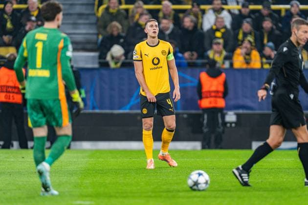 25 11 2025, Borussia Dortmund vs Villareal, UEFA Champions League, Matchday 5 Gregor Kobel Borussia Dortmund, 1 and Nico Schlotterbeck Borussia Dortmund, 4 Copyright: xBahhoxKarax