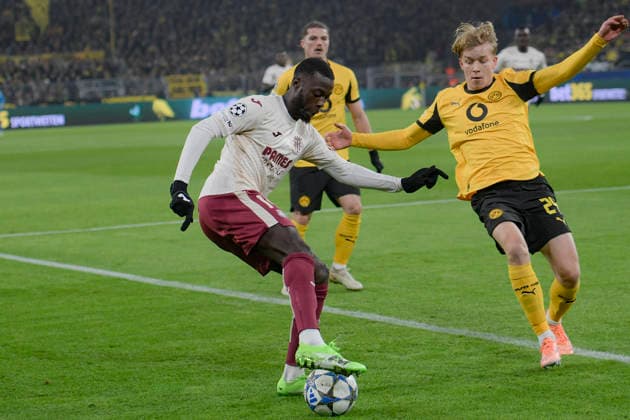 v li in duel Nicolas Pepe CF 19 Daniel Svensson Dortmund 24 25 11 2025 Football, Champions League, Borussia Dortmund vs Villarreal Club de Fotbol, Signal Iduna Park, Dortmund, Copyright: xpepphotox xHorstxMauelshagenx pep00321, pep_20251125_hm_209035