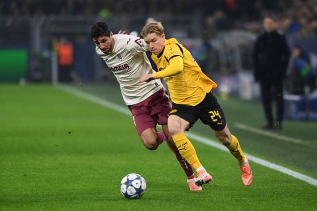 Santi Comesana FC Villarreal and Daniel Svensson Borussia Dortmund in a duel during the UEFA Champions League 2025 26, Matchday 5 League Phase match between Borussia Dortmund and FC Villarreal, BVB Stadion on November 25, 2025 in Dortmund, Germany, Germany Photo by Ralf Treese DeFodi Images Santi Comesana FC Villarreal and Daniel Svensson Borussia Dortmund battle for the ball during the UEFA Champions League 2025 26 League Phase MD5 match between Borussia Dortmund and Villarreal CF at BVB Stadion Dortmund on November 25, 2025 in Dortmund, Germany Photo by Ralf Treese DeFodi Images