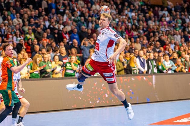 Mads Thymann Hansen Fredericia Handboldklub, Nr 6 L R , TSV Hannover Burgdorf orange against Fredericia Handboldklub white 5 Matchday of Group Matches EHF European League 2025 2026 25 11 2025, Swiss Life Hall Hannover, GER , Copyright: xJanxGuentherx xTSVxHannover-Burgdorfx